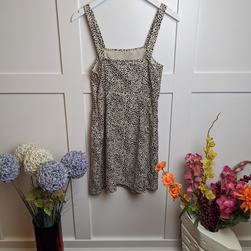Dress - Picture 5 of 10